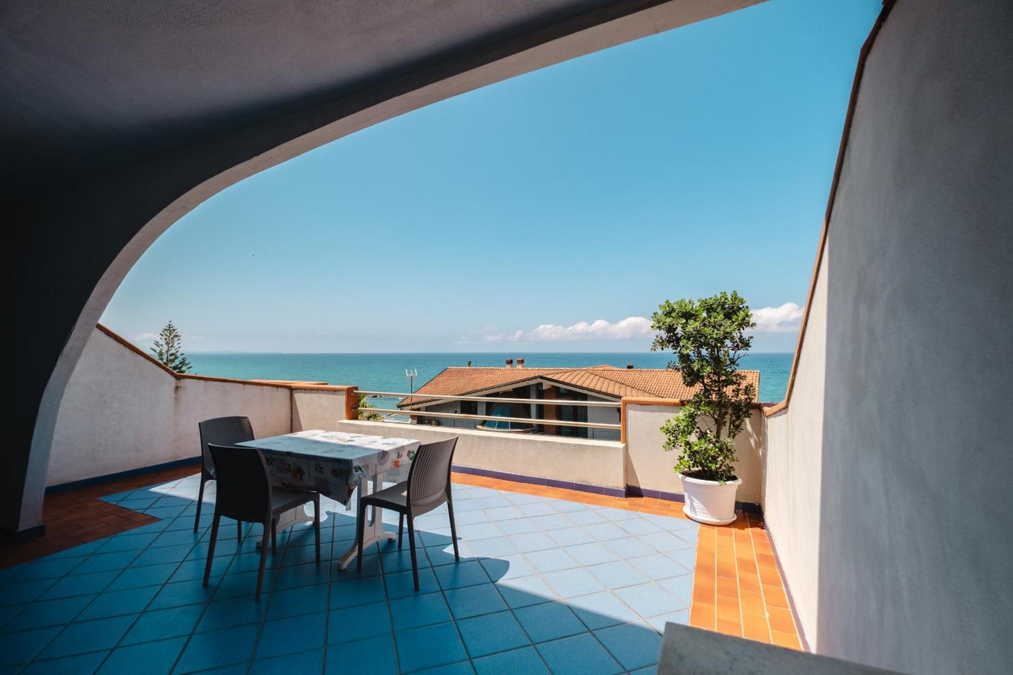 Aparthotel Oasi Azzurra Mesina Exterior foto