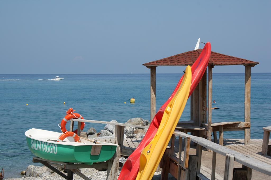 Aparthotel Oasi Azzurra Mesina Exterior foto