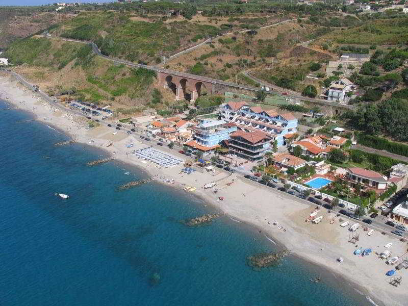 Aparthotel Oasi Azzurra Mesina Exterior foto