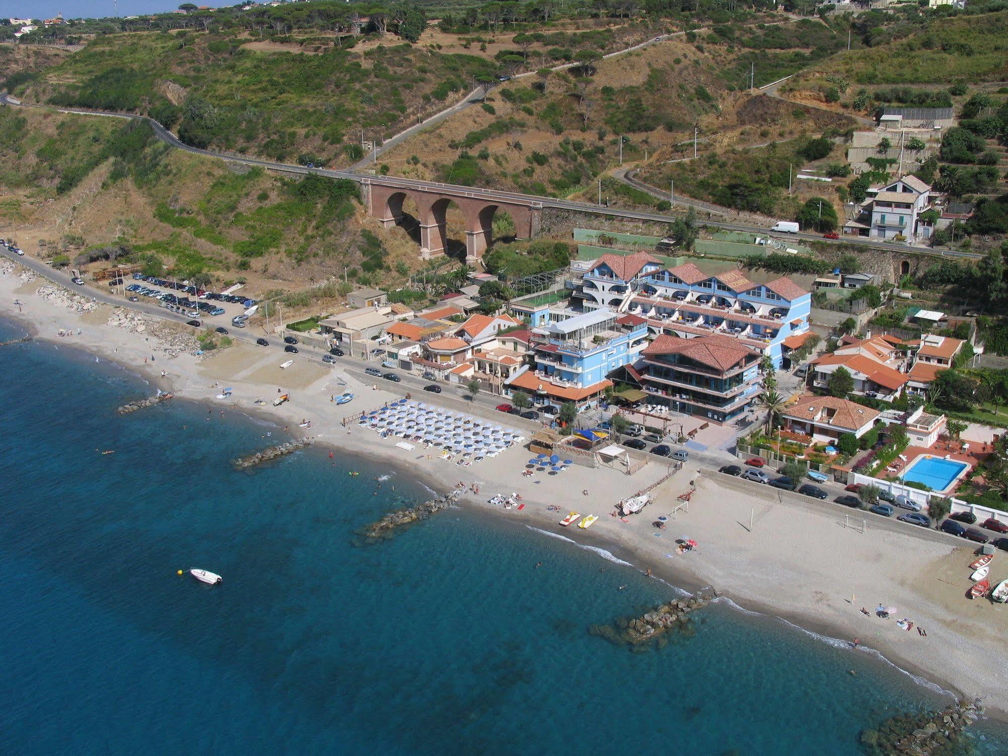Aparthotel Oasi Azzurra Mesina Exterior foto